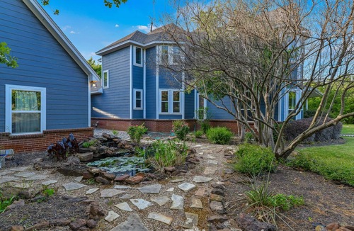 Cross Roads House | Beautiful country getaway. Close to Denton on 3 secluded acres!