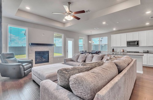 Venus House | Beautiful Dallas Forth Worth Home Venus Texas/Cross to Cowboy Stadium/TX Rager's