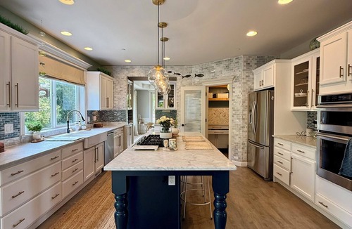Newcastle House | Beautiful Eastside 5 bedroom resort like home with Hot-tub and AC