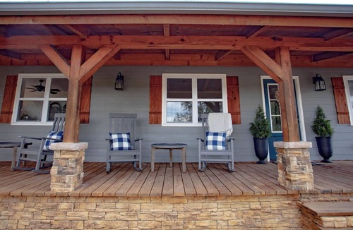 Smithville Cabin | Beautiful Farmhouse North of Broken Bow! 74 private acres-Stocked Pond!
