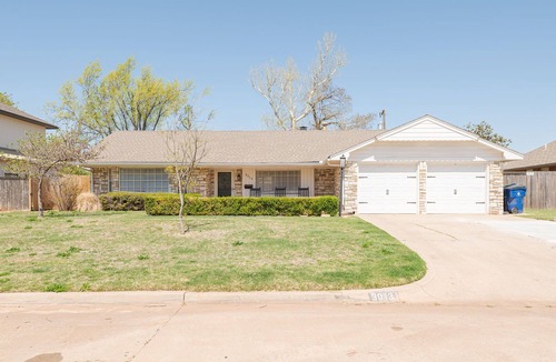 Central Oklahoma City House | Beautiful Farmhouse Style Home Near Lake Hefner