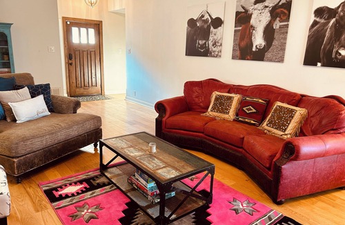 Era House | Beautiful Farmhouse w/pool on 6 acres ranch