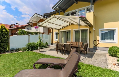 Itter House | Beautiful group accommodation with sauna & ski-in