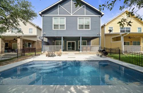 West Livingston House | Beautiful home with lake views and in-ground pool
