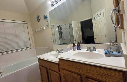 Falcon Ranch House | BEAUTIFUL LA CENTERA KATY HOME FAMILY FRIENDLY CUL-DE-SAC.