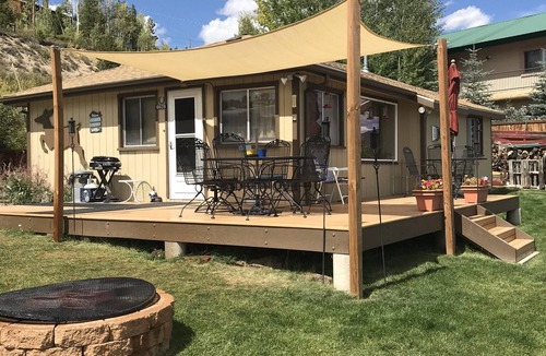 Granby House | Beautiful Lake Front Property!
