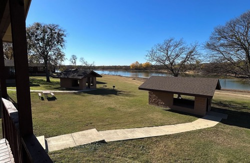Frisco Cabin | Beautiful Lakeside Tiny House Cabin