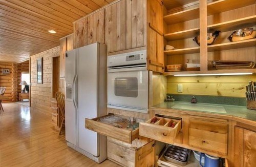 Lyons House | Beautiful Log Cabin with Acreage