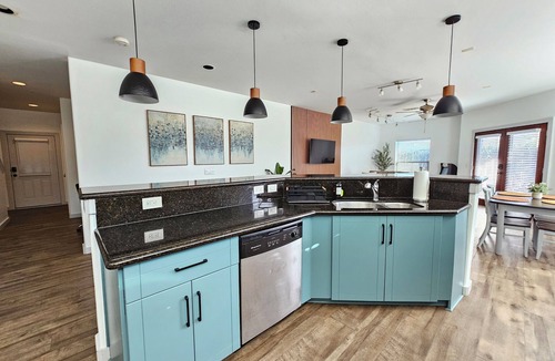 Midtown Condo | Beautiful Midtown Modern retreat