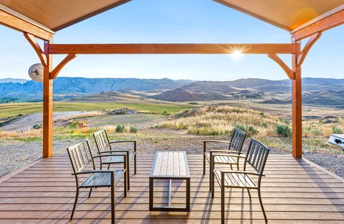 Brewster House | Beautiful Mountain Views, Abundant Wildlife & Dark, Starry Skies