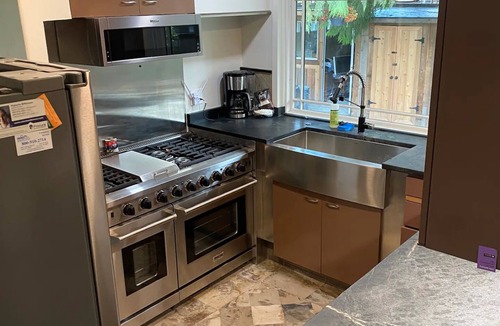 Seattle Metro Area House | Beautiful Oasis on Lake Washington and Seward Park! Pool and Hottub ⭐️