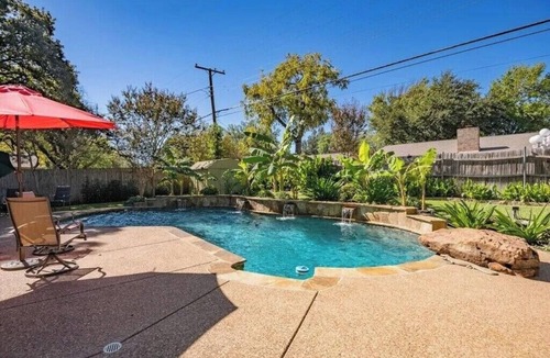 West Arlington House | Beautiful Pool + Patio, Family-Friendly Home in Arlington