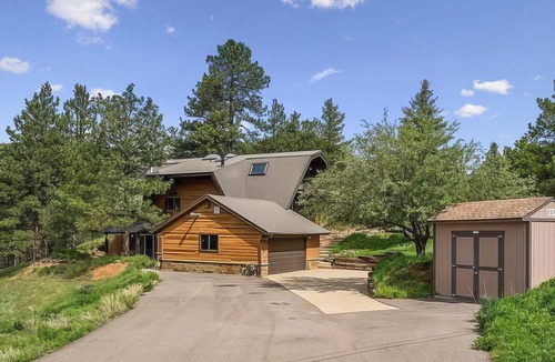 Boulder House | Beautiful Red Cedar Mountain Home 10 min from Downtown Boulder on 2 acres