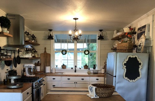 Laneville House | Beautiful, secluded farmhouse on 200 acres! Perfect for unplugging!