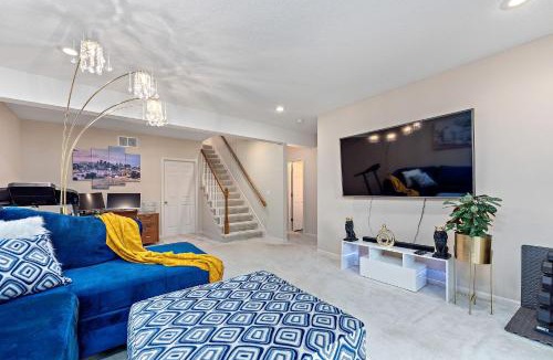Gladstone House | Beautiful Townhome 11 minutes to Downtown townhouse