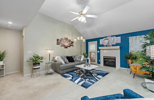 Gladstone House | Beautiful Townhome 11 minutes to Downtown townhouse