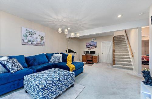 Gladstone House | Beautiful Townhome 11 minutes to Downtown townhouse