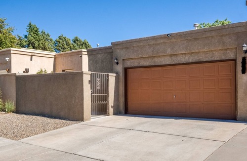 Bear Canyon House | Beautiful Townhome in NE Albuquerque