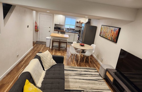 Glenwood Grove - North Iris House | Beautiful townhouse in amazing location