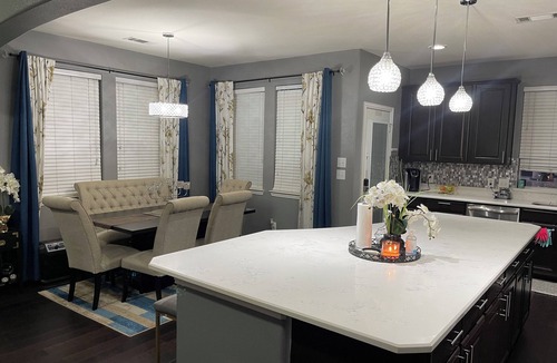 Lincoln Park House | Beautifully decorated family home- Pet friendly and close to major highways!