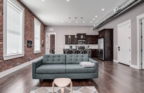 Smithville Apartment | Beautifully remodeled loft in the heart of Smithville, MO