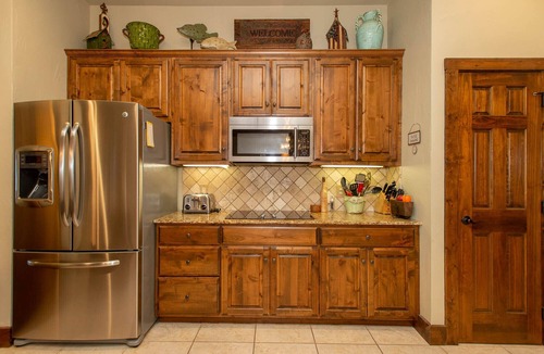 Tool House | Beautifully Updated Family Getaway on Cedar Creek Lake