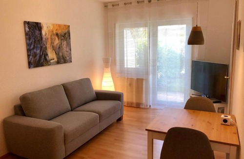 Giessen Apartment | Bed & Kitchen