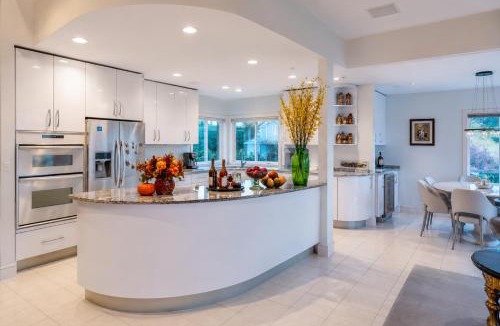 Cougar Mountain Villa | Bellevue Retreat - Private House