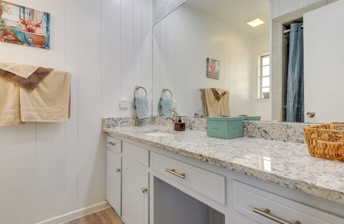 Fort Worth Apartment | Benbrook Vacation Rental w/Yard Near Fort Worth!