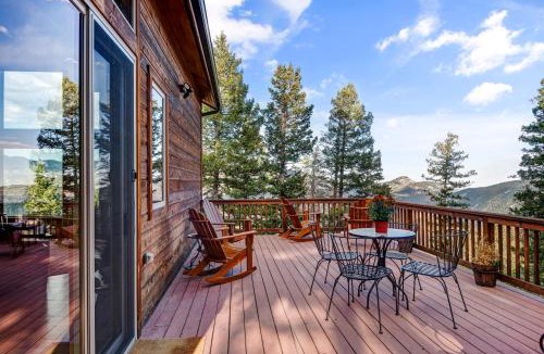 Evergreen House | BEST VIEWS! Luxury Mountain Home - Saltwater HotTub, Firepit, BBQ- Close to SKI, Red Rocks