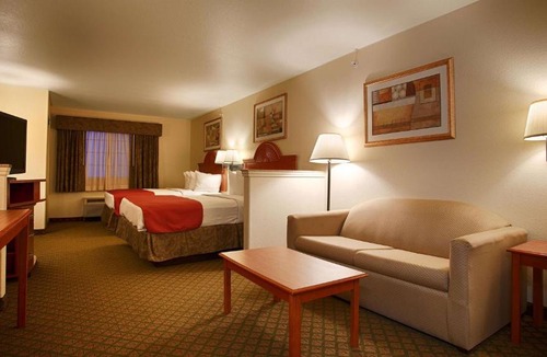 Clay Hotel | Best Western Inn & Suites - Henrietta