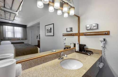 Lusk Hotel | Best Western Pioneer