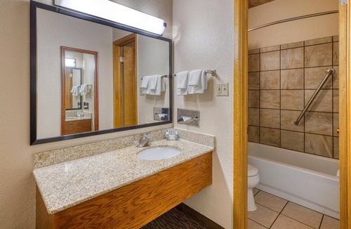 Pinnacles Entrance Badlands Hotel | Best Western Plains Motel