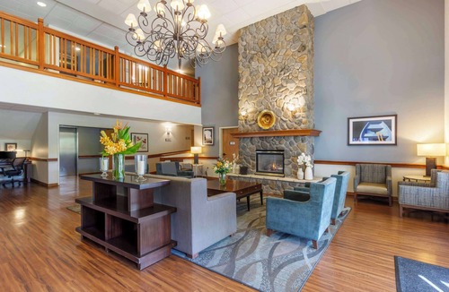 The Bowl of Edmonds Hotel | Best Western Plus Edmonds Harbor Inn