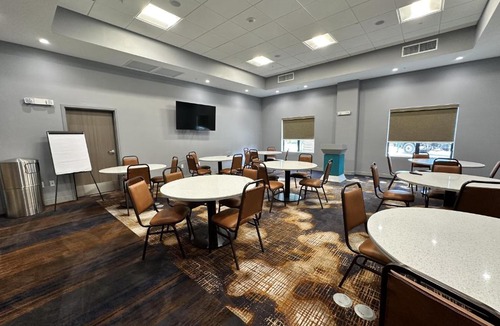 White Rock Hills Hotel | Best Western Plus Fair Park East