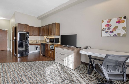Omak Hotel | Best Western Plus Peppertree Inn At Omak