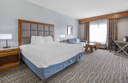 Omak Hotel | Best Western Plus Peppertree Inn At Omak