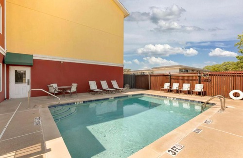 Bellmead Hotel | Best Western Plus Waco North