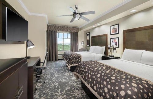 Denton Hotel | Best Western Premier Crown Chase Inn & Suites