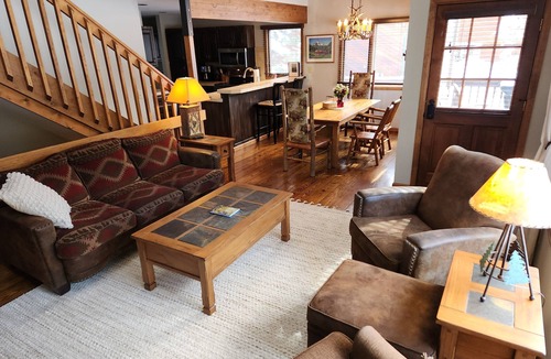 Aspen Brook Cabin | Bierhaus Cabin - Walk to RMNP, River Access! A/C.