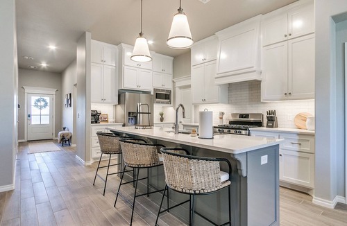 Edmond House | Big, Bright & Beautiful!