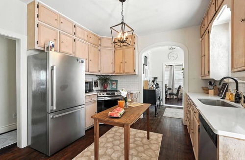 Sayles Blvd. Area House | Big House on Highland: Your Country Escape