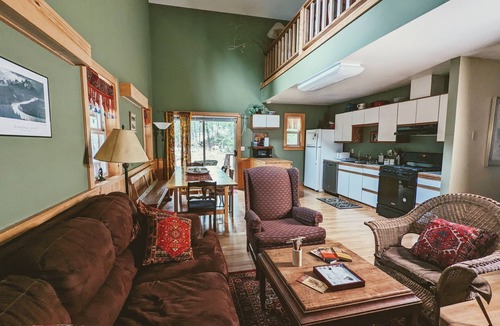 Mazama House | Big Mazama Cabin on 5 Acres: Huge Goat Wall Views