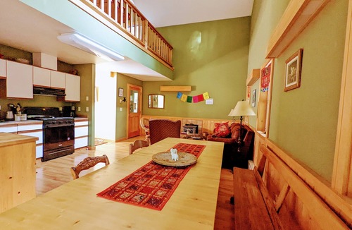 Mazama House | Big Mazama Cabin on 5 Acres: Huge Goat Wall Views