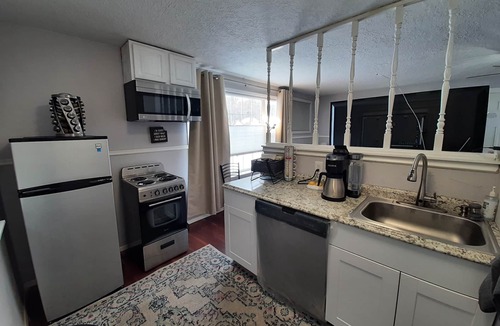 West Bench Apartment | Birdhouse Apartment