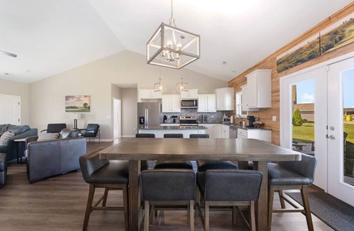 Manhattan House | Birdie Hideaway at Home Stay MHK