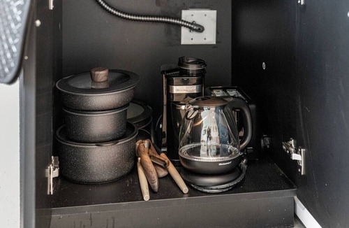 Oak Cliff Apartment | Bishop Arts Getaway | Yoga, Gym & Entertainment