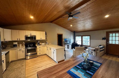 Porum Cottage | Bixby Cove Cottage 4-bedroom with plenty of outdoor space for family fun!