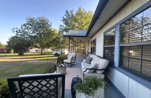 Porum Cottage | Bixby Cove Cottage 4-bedroom with plenty of outdoor space for family fun!