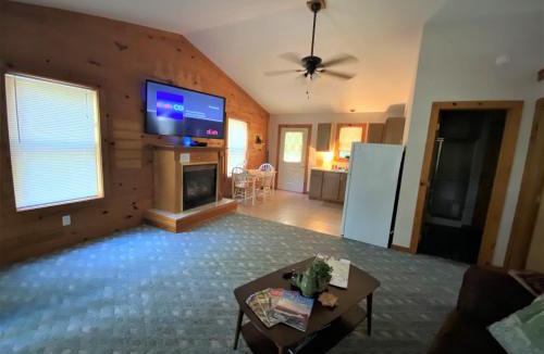 Eureka Springs House | Black Bear Cabin - Giant Spa Tub, Peaceful Location